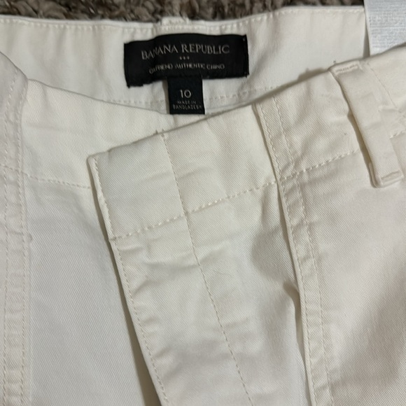 Banana Republic Girlfriend , authentic Chino Capri pants, raw hem. - Picture 3 of 5